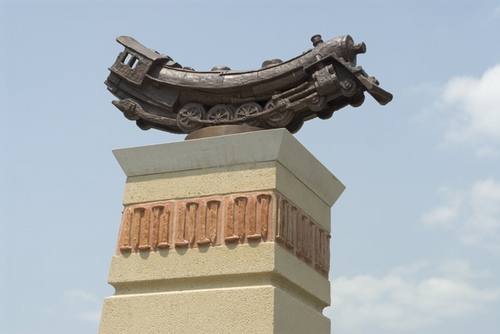 CENTRAL AVE CONTEMPORARY STELAE, THE 4020 (DETAIL) by foster willey jr.